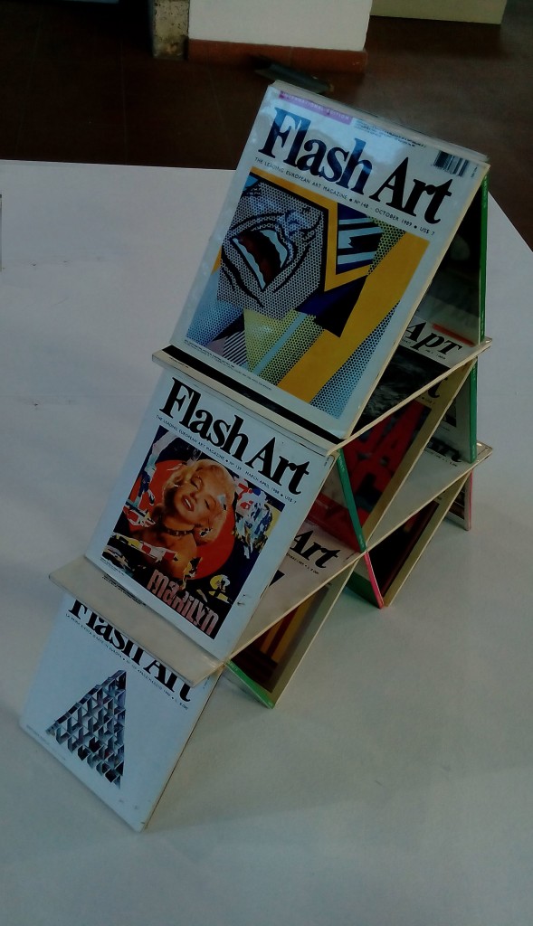 Maurizio Cattelan, Strategie (Flash Art piramide)